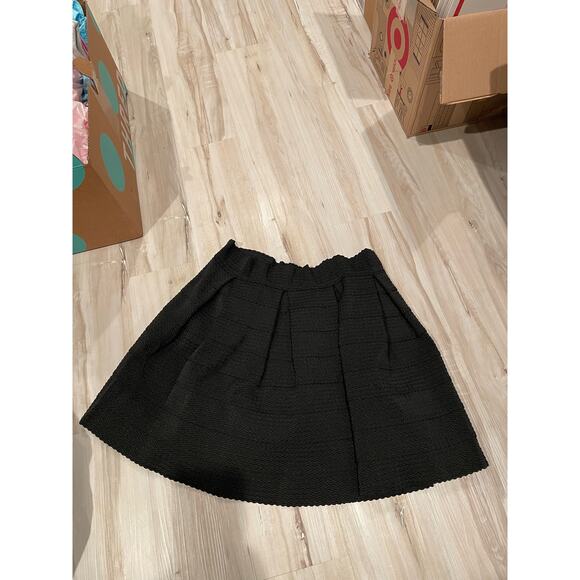 Express black scallop stretchy skirt small - Picture 2 of 3